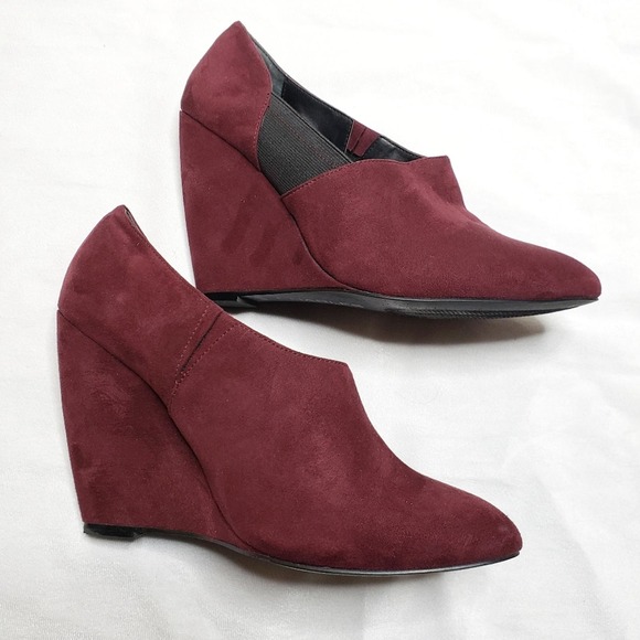 Charles by Charles David Burgundy Pointed Toe Ankle Bootie Wedges Size 8.5 - Picture 2 of 8